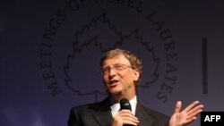 Bill Gates, người sáng lập công ty Microsoft, dẫn đầu trong 18 năm liên tiếp với tài sản ước tính khoảng 59 tỉ đô la