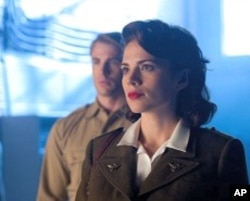 Hayley Altwell and Chris Evans in "Captain America: The First Avenger"