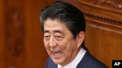 아베 신조 일본 총리가 28일 도쿄 의회에서 올해 내정과 외교 기본방침을 담은 시정연설을 하고 있다. 