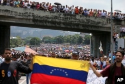 Anti-government protesters block a highway in Caracas, Venezuela, April 24, 2017. Opponents to President Nicolas Maduro shut down main roads around the country as the protest movement enters its fourth week.