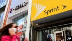 Sprint y T-Mobile intentarán formar la tercera compañía de telecomunicaciones más grande en EE.UU.