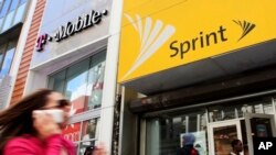 T-Mobile lanzó su oferta por Sprint en 2018, después de haber sido rechazada por los reguladores de la administración del presidente Barack Obama.