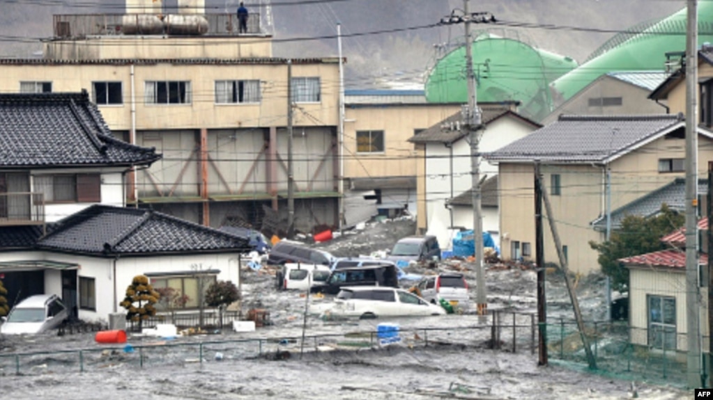 Plimski talas koji se javio posle zemljotresa u Japanu poplavio je mnoga priobalna područja, uključujući Kesenuma, u okrugu Mijagi