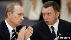 Президент Путін та російський металевий магнат Олег Дерипаска, щодо якого санкції США залишаються чинними