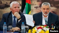 Pejabat tertinggi Hamas di Jalur Gaza, Ismail Haniyeh (kanan) (foto: dok).