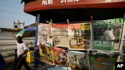 Un kiosk à journaux à Accra