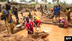FILE - Miners work at a mining site in the Cameroonian town of Betare Oya, April 4, 2018.