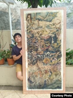 Atreyu Moniaga, dengan salah satu karyanya (Dok: Atreyu Moniaga)