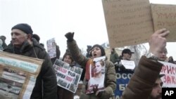Russians try to draw public attention to a recent rise in ethnic tensions at a rally in central Moscow, 26 Dec 2010