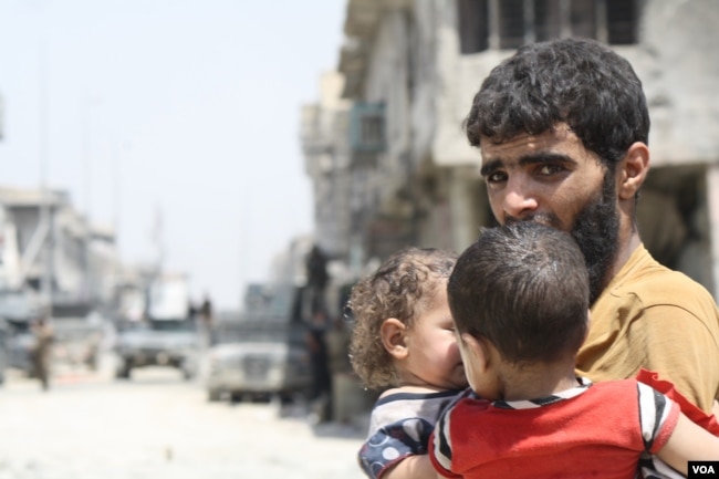 Families continue to flee Mosul's Old City as soldiers battle for IS's last bit of territory in Mosul, Iraq, July 2, 2017. When IS is defeated, soldiers say, they expect sleeper cells to continue attacks. (H. Murdock/VOA)