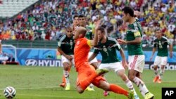 Koup di Mond / Brezil 2014 - Aksyon ki bay penalite ki pèmèt La Oland elimine Meksik dimanch 29 jen 2014 la.