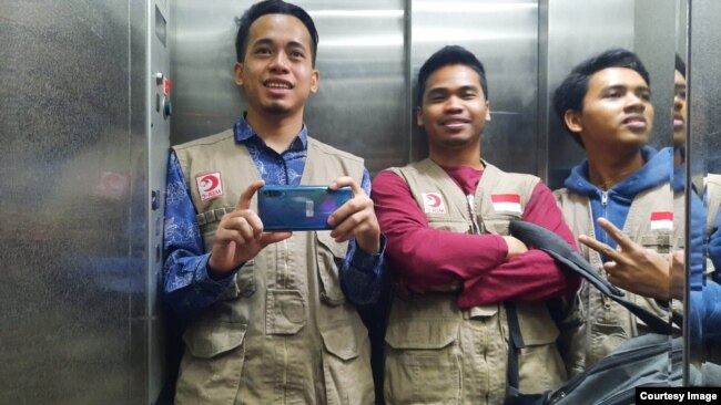 Tiga pemuda Indonesia yang kini menjadi relawan MER-C di Gaza, Palestina. Fikri paling kiri. (foto: courtesy)