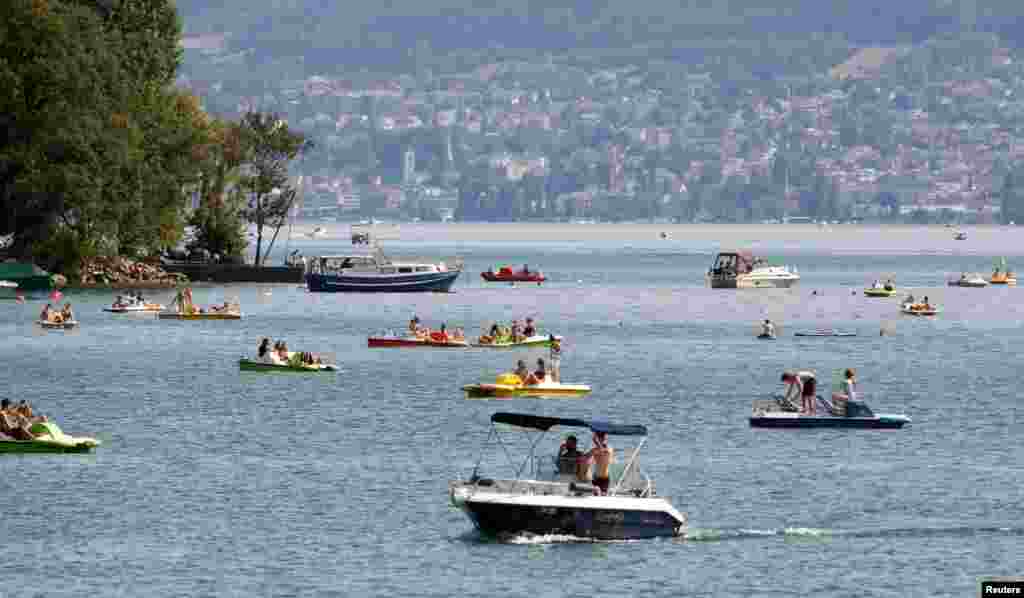 &nbsp;بهترین سرگرمی&nbsp;در تابستان گرم سوئیس استفاده از قایق های تفریحی است. &nbsp;