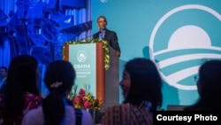 Mantan Presiden AS Barack Obama berbicara di depan 21 peserta “Asia-Pasific Leaders Program 2019” di Hawaii, Amerika (Obama Foundation).