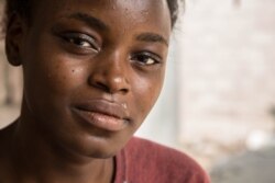 Benta Loma mwenye umri wa miaka 20 alikamatwa alishiriki katika maandamano Kinshasa akilaani vitendo vya ubakaji dhidi ya wanawake katika mkoa wa Kasai, DRC.(C. Oduah/VOA