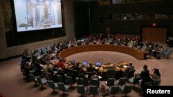 Valerie Amos, United Nations Under-Secretary- General for Humanitarian Affairs and Emergency Relief Coordinator (seen on screen) briefs a U.N. Security Council meeting on the situation in the Middle East, at U.N. headquarters in New York, July 31, 2014. 