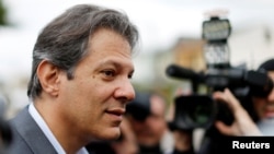 Workers Party vice presidential candidate Fernando Haddad, arrives to the Federal Police headquarters, where Brazilian former President Luiz Inacio Lula da Silva is imprisoned, in Curitiba, Brazil, Sept. 10, 2018.