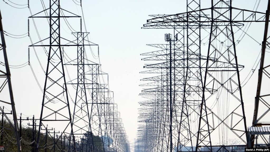 美国德克萨斯州休斯顿地区的电线设施（2021年2月16日）(photo:VOA)