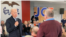 Ish-Nënpresidenti Joe Biden duke u përballur gjatë fushatës elektorale me një banor vendas i cili i drejtoi pyetje për përfshirjen e djalit të tij, Hunter Biden, në Ukrainë