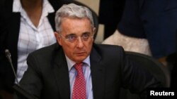 El senador y expresidente de Colombia, Alvaro Uribe, hizo sus protestas ante una plenaria del Congreso en Bogotá.