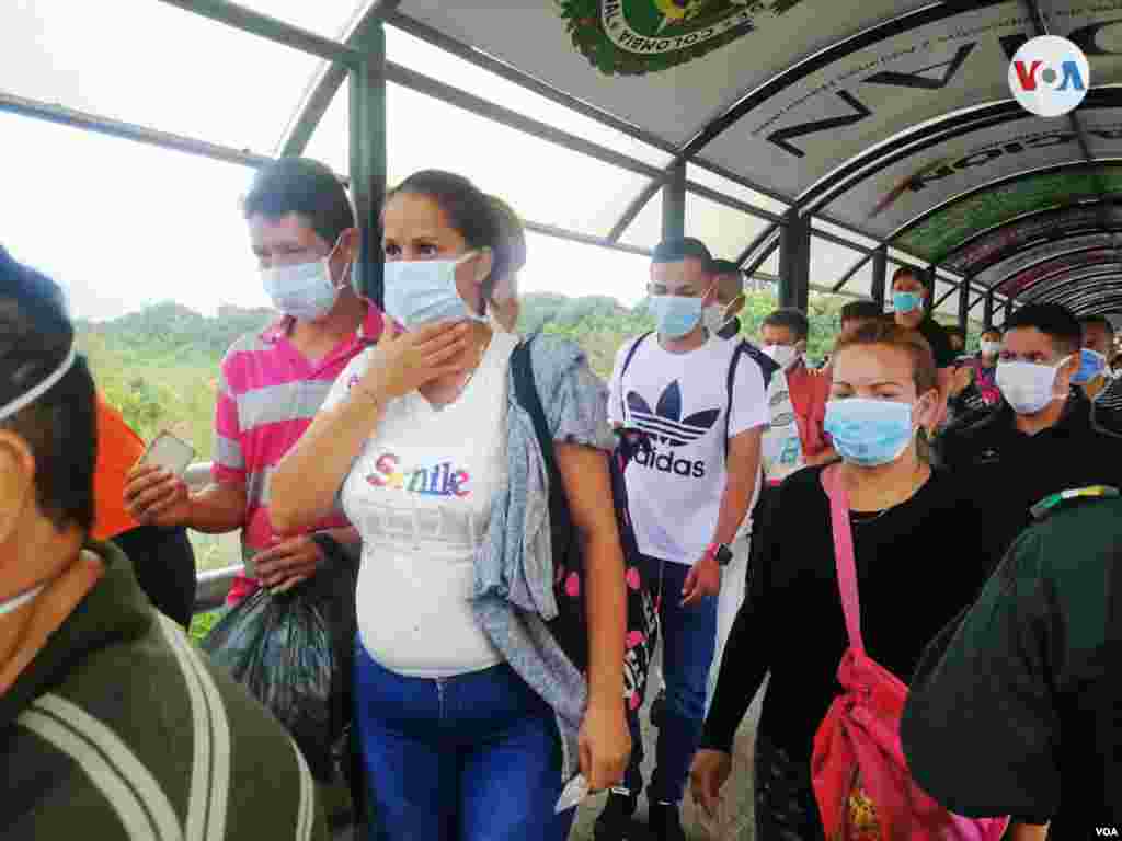 El uso del tapabocas se convirtió en una condición obligatoria para las personas que cruzan la frontera entre Venezuela y Colombia.&nbsp;