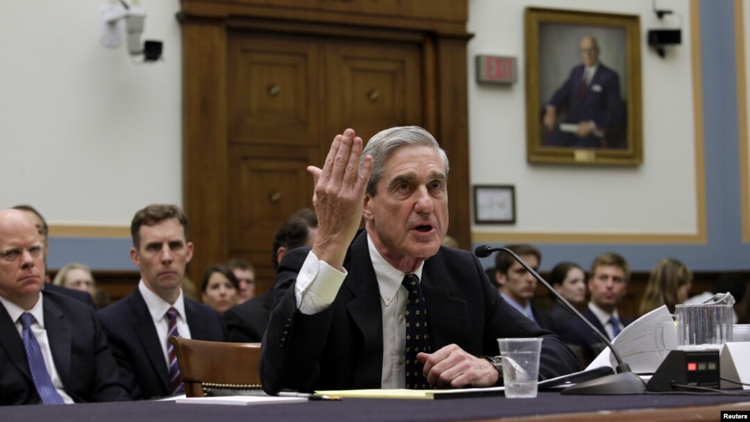 Federal qidiruv byurosi rahbari Robert Maller (Robert Mueller) Vakillar palatasi Adliya qo'mitasida so'zlayapti.