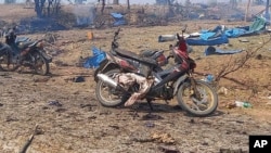 均拉活动人士组织(Kyunhla Activists Group)提供的照片显示缅甸实皆地区甘勃卢镇的帕兹吉村遭到空袭后的现场。(2023年4月11日)