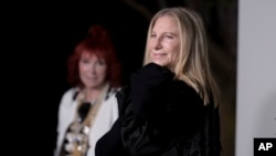 Barbra Streisand menghadiri sebuah acara di Malibu, California, 2 Juni 2018.