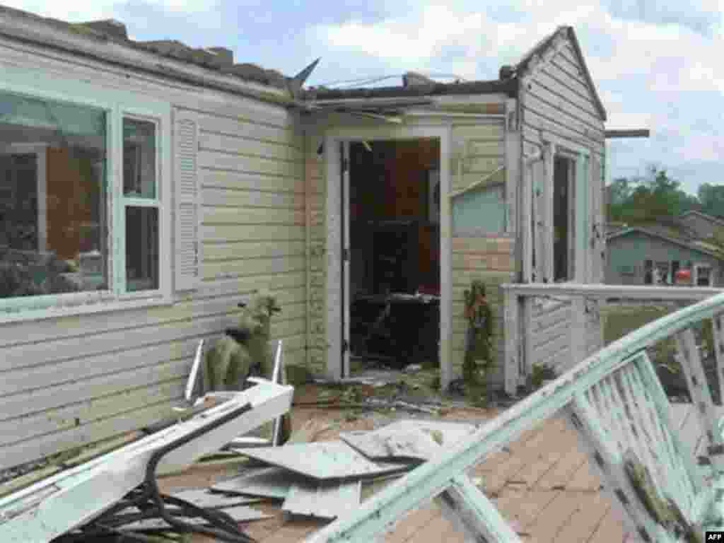 The aftermath of a tornado is seen in Trenton, Ga. on Thursday, April 28, 2011. Dozens of tornadoes ripped through the South, flattening homes and businesses and killing at least 248 people in six states in the deadliest outbreak in nearly 40 years. (AP P