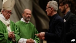 Le Pape François célèbre la messe à la Basilique Saint Pierre au Vatican, le 6 novembre 2016.