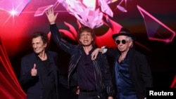 Los miembros de la banda Rolling Stones Mick Jagger, Keith Richards y Ronnie Wood asisten a un evento de lanzamiento de su nuevo álbum "Hackney Diamonds", en Hackney Empire en Londres, Gran Bretaña, el 6 de septiembre de 2023.