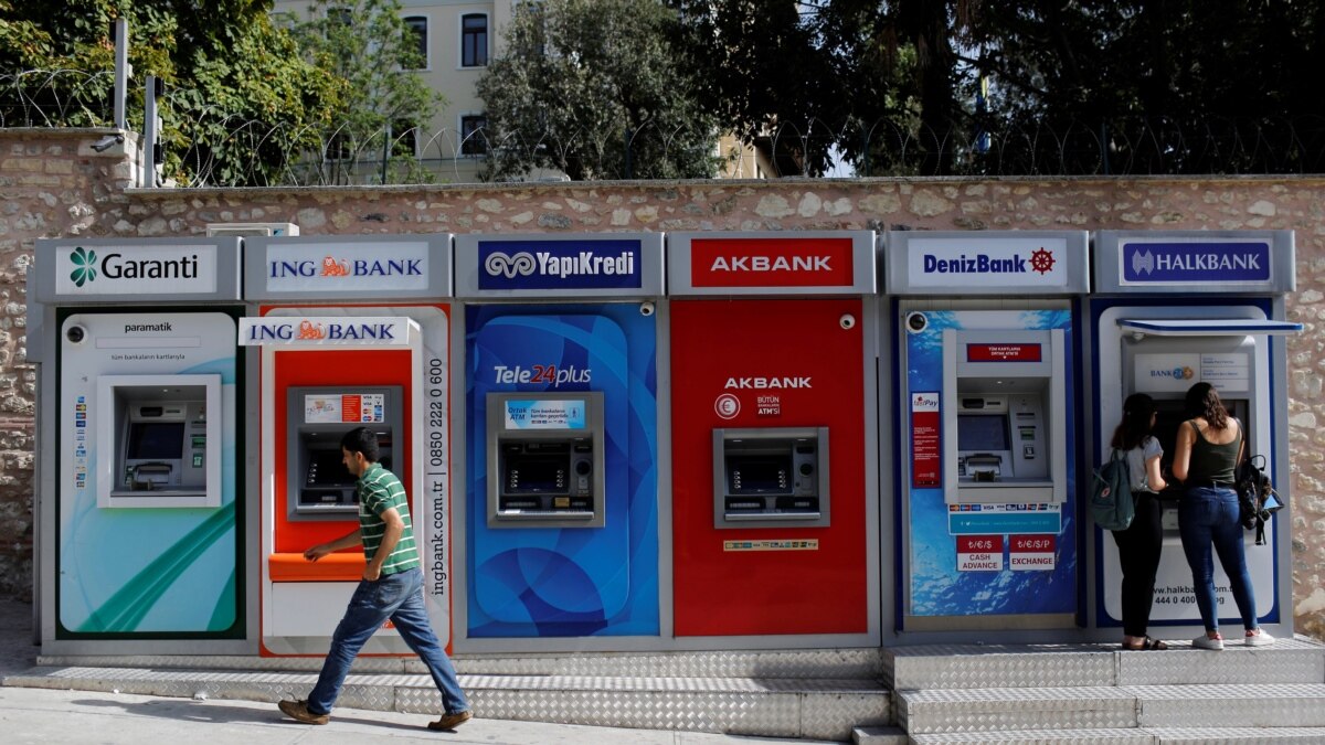 Türkiye'de İki Banka Rus Ödeme Sistemini Askıya Aldı