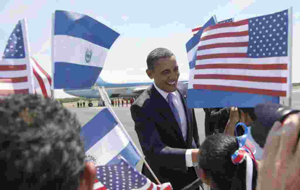 El presidente de EE.UU., Barack Obama, a su llegada a San Salvador, El Salvador.