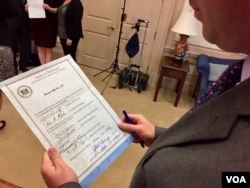 Delaware was the first U.S. state to pass a law outlawing marriage under age 18. Governor John Carney signed the legislation in May 2018 and said his state is “setting a moral standard.” (C. Presutti/VOA)