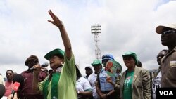 Presiden Liberia Ellen Johnson Sirleaf unggul dalam perhitungan suara pemilu presiden di Liberia yang dianggap tidak demokratis dan penuh kecurangan (foto:dok).