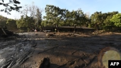 Une maison est entourée de boue et de débris causés par une coulée de boue massive à Montecito, en Californie, le 10 janvier 2018. (Photo d'illustration)