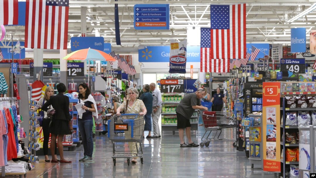 Un supercentro de Wal-Mart en Arkansas. La tienda minorista sigue apostando al internet.