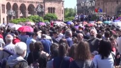 Նիկոլ Փաշինյանն իր համախոհների բազմամարդ երթով այցելեց Ծիծեռնակաբերդի հուշահամալիր