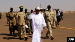 Ibrahim Boubacar Keita kati na basoda na Goa, Mali, 7 novembre 2019.