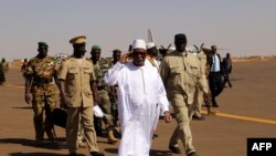 Ibrahim Boubacar Keita kati na basoda na Goa, Mali, 7 novembre 2019.