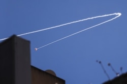 El sistema antimisiles de Israel intercepta un cohete lanzado desde la Franja de Gaza hacia la localidad de Ascalón, en Israel, el 19 de mayo de 2021.