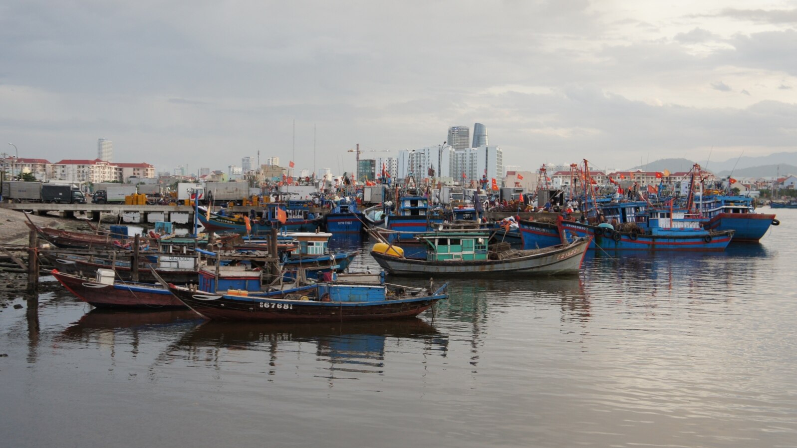 Việt Nam ‘lên án hành động vô nhân đạo’ trong vụ tàu cá