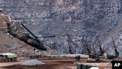 Helikopter militer Turki siap melakukan serangan terhadap militan Kurdi di provinsi Hakkari (foto: dok).