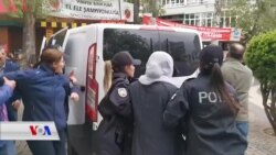 Dayikên Kurd jibo Zarokên Xwe li Kolanan In