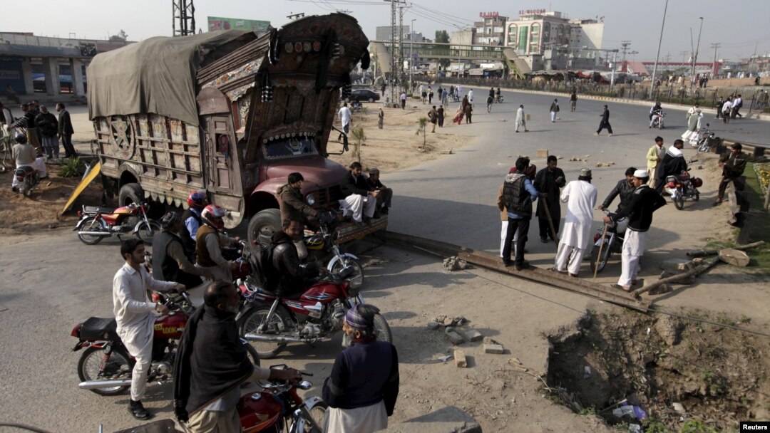 Supporters of a religious political party block a road to protest against the execution of Mumtaz Qadri, in Rawalpindi, Pakistan, Feb. 29, 2016.