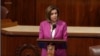 La presidente de la Cámara de Representantes de EE.UU., Nancy Pelosi, demócrata por California, se dirige al pleno de la cámara durante una votación sobre una propuesta para iniciar un proceso de juicio político contra el presidente Donald Trump. Julio 17 de 2019.