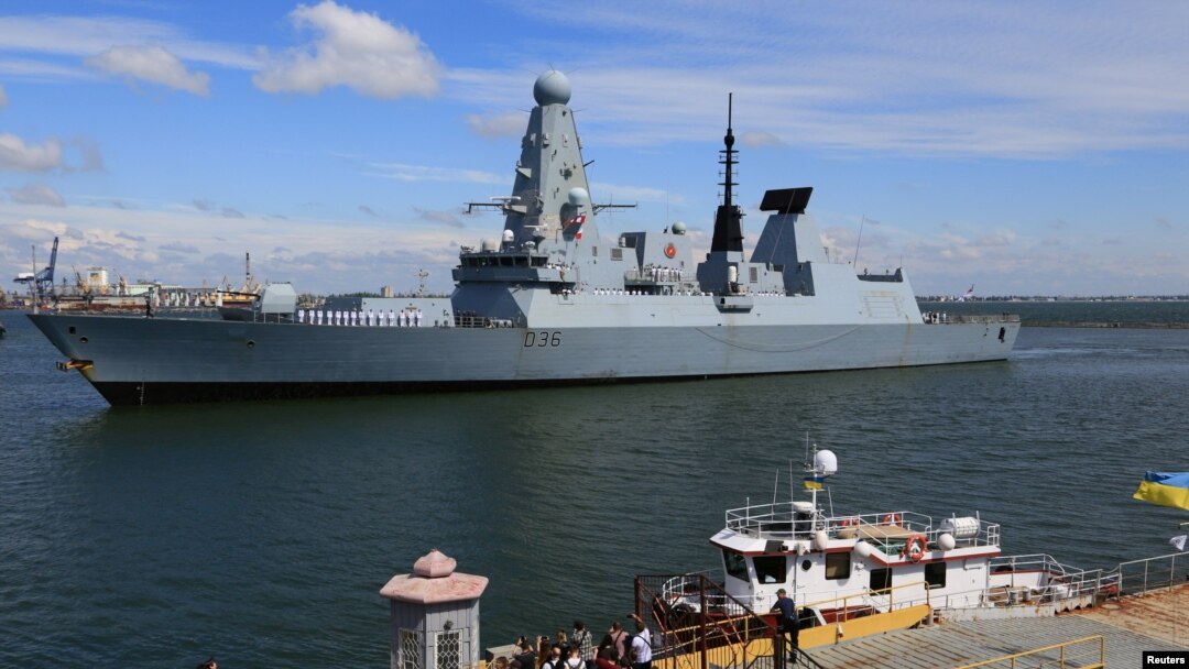 Britaniyaning "Destroyer" esminetsi Odessa portida