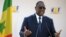 Le président sénégalais Macky Sall fait un geste en s'adressant à la réunion d'été de l'association patronale MEDEF au complexe hippique de Longchamp, à Paris le 27 août 2020.