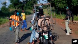 FILE - Armed anti-balaka militiamen man a checkpoint some 60 kms north of Bangui, Central African Republic, Sunday June 1, 2014. 