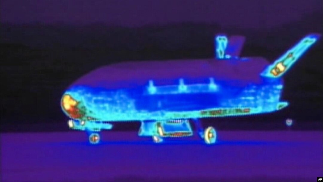 Pesawat antariksa eksperimental X-37B milik militer Amerika (foto: dok). 